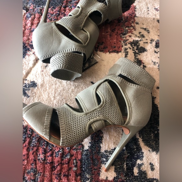 NWT ZARA CUT OUT THICK MESH HEELS - Picture 5 of 6